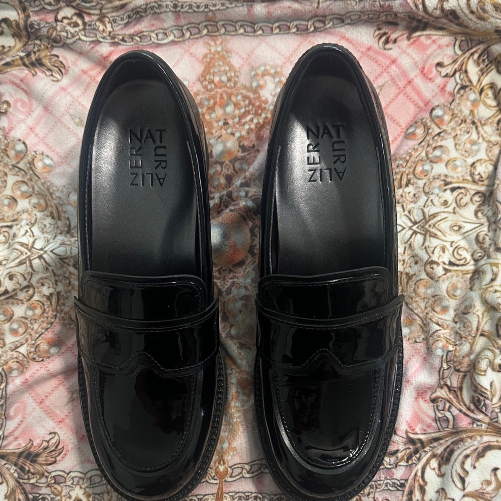 Naturalizer women’s Glossy Black Loafers